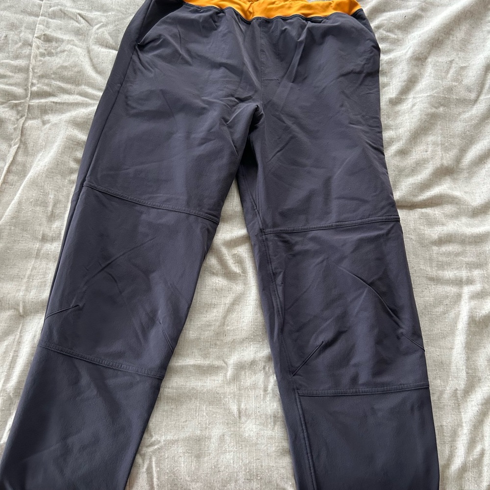 Cotopaxi Black and Orange Joggers Comfortable Sweatpants